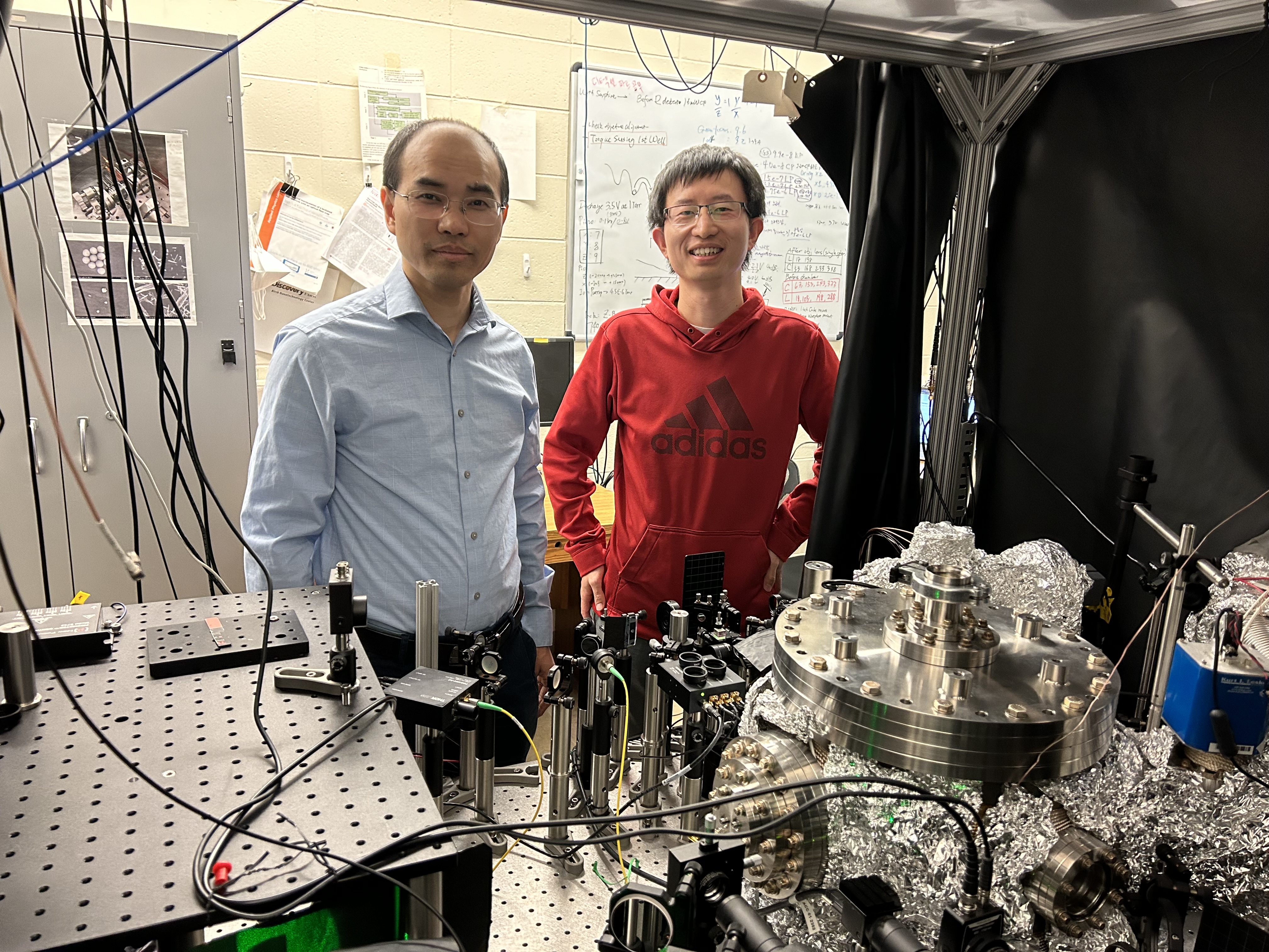 Prof Tongcang Li and PhD student Peng Ju